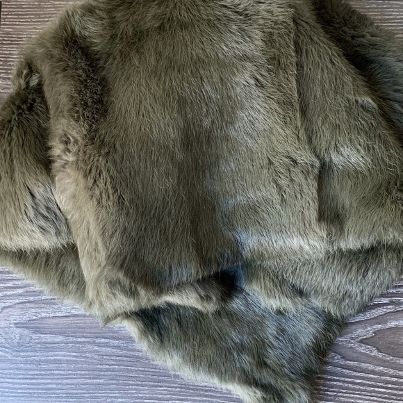 Mood Fabrics Other - Deep Green Rabbit Fur Accent Throw AH